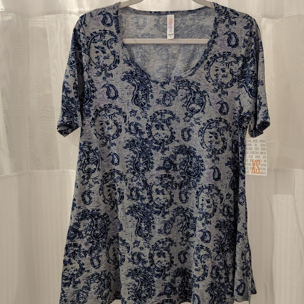 SALE buy2get1 FREE!! Bnwt XS Lularoe Perfect Tee